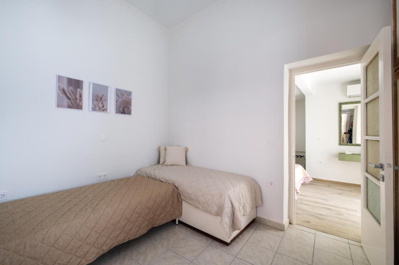 Piraiki Coastal Accommodation Пирея Екстериор снимка