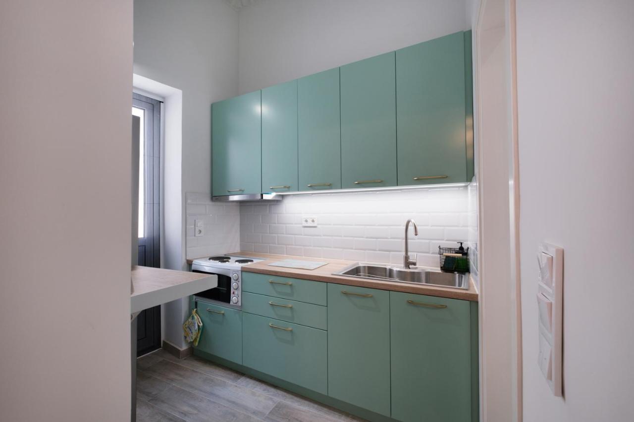 Piraiki Coastal Accommodation Пирея Екстериор снимка