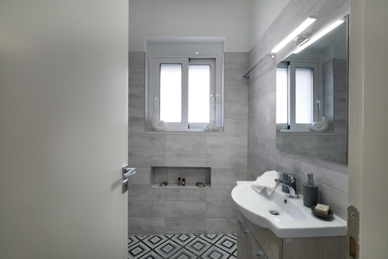 Piraiki Coastal Accommodation Пирея Екстериор снимка
