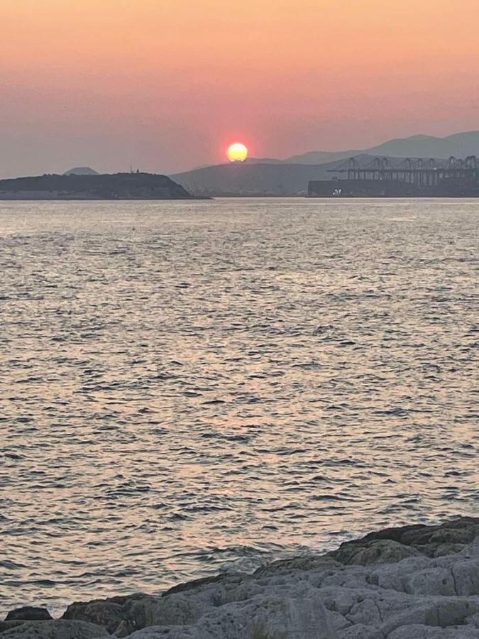 Piraiki Coastal Accommodation Пирея Екстериор снимка