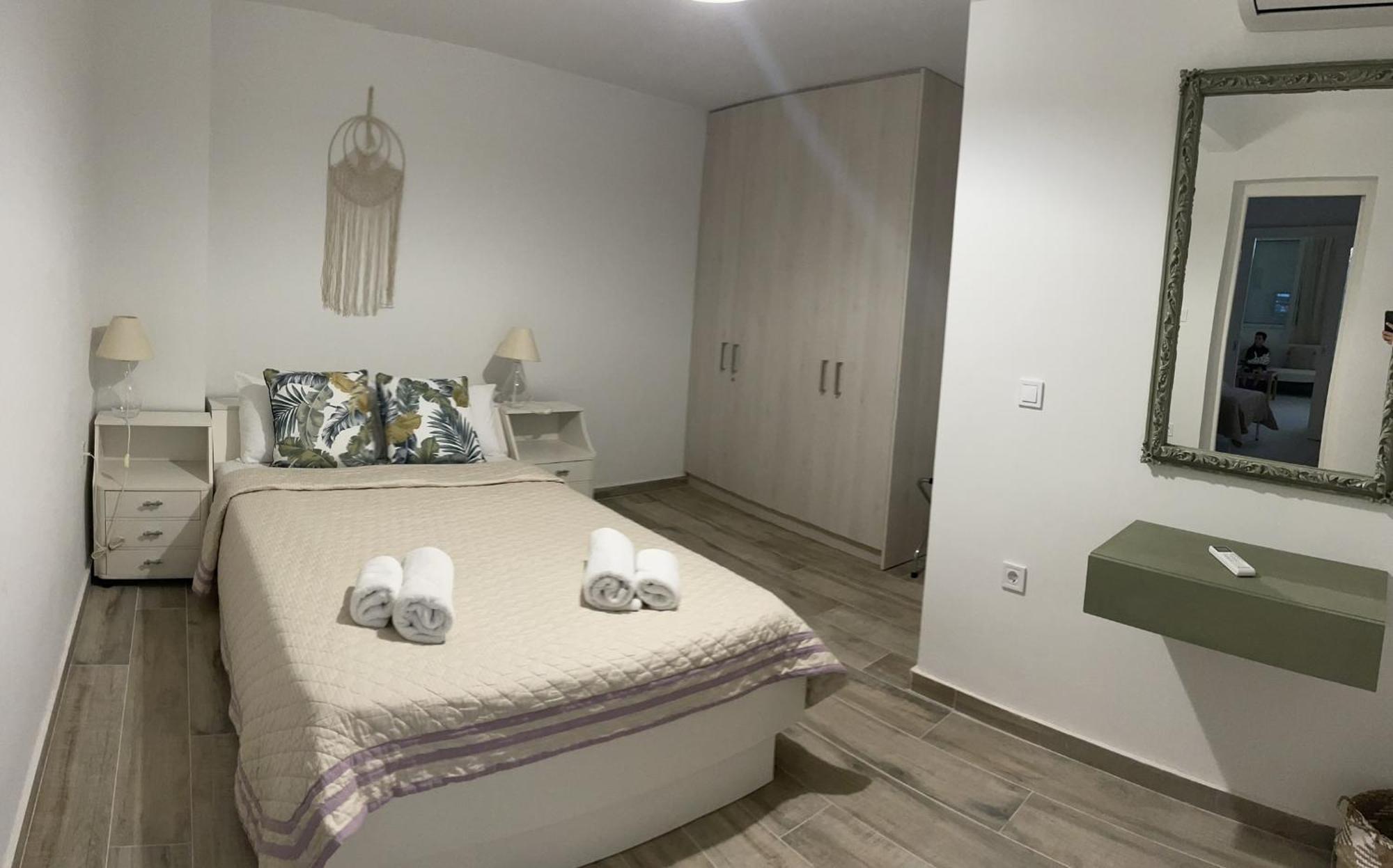 Piraiki Coastal Accommodation Пирея Екстериор снимка