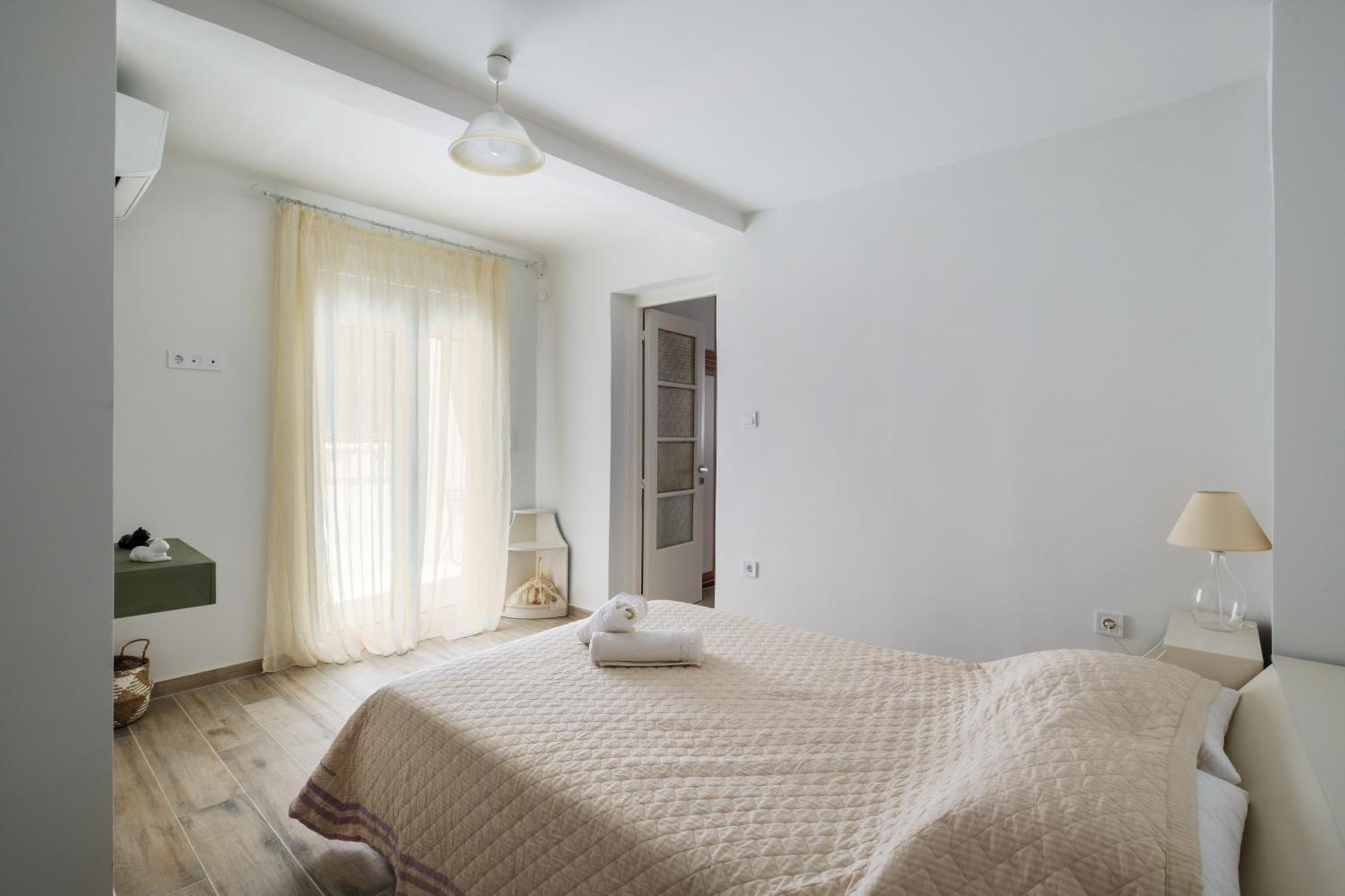 Piraiki Coastal Accommodation Пирея Екстериор снимка