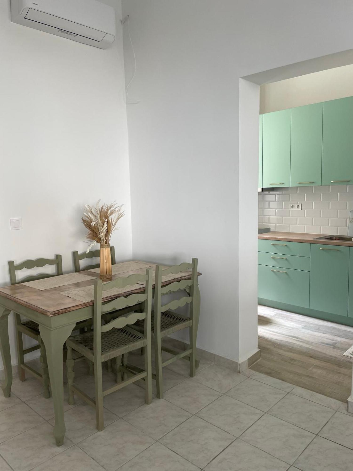 Piraiki Coastal Accommodation Пирея Екстериор снимка